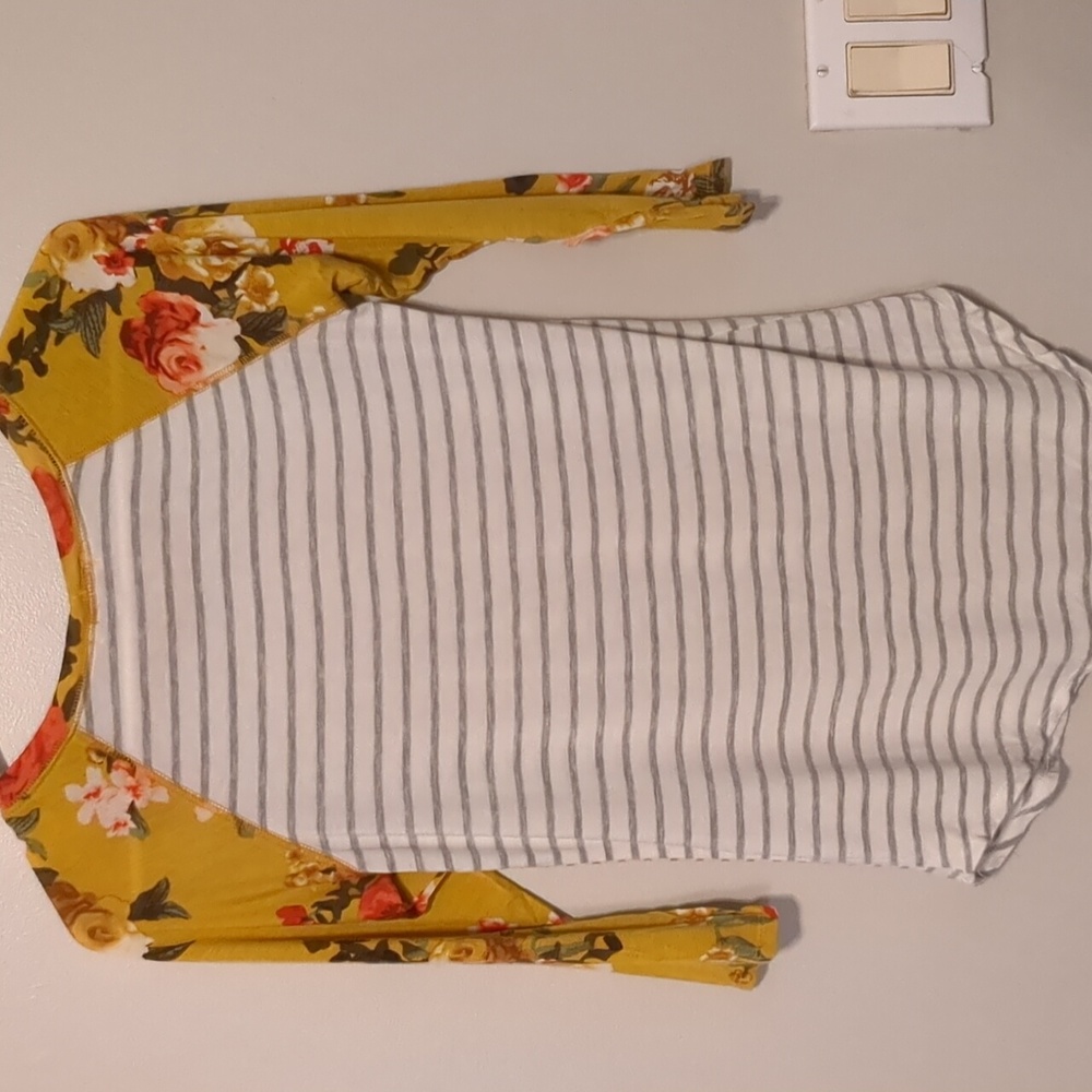 Mixed pattern top - Picture 3 of 3